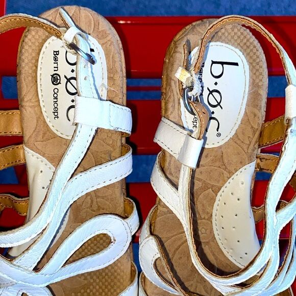 Leather Upper Buckle Closure Crock Wedge Sandals - Picture 6 of 7